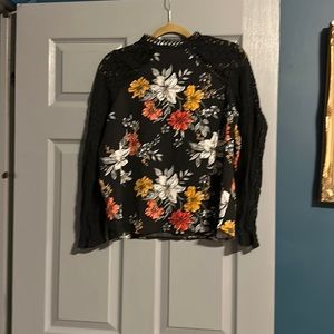 Black blouse with floral print and lace sleeves. SHEIN. Size Large